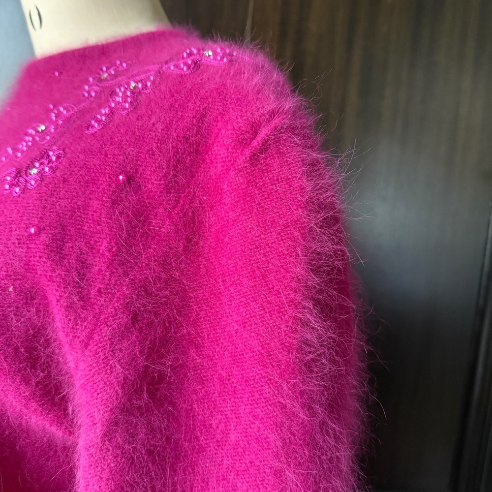 Vintage Angora Blend Sweater Beaded Floral Fuchsia Fuzzy 80s M Grandmacore - Picture 5 of 16